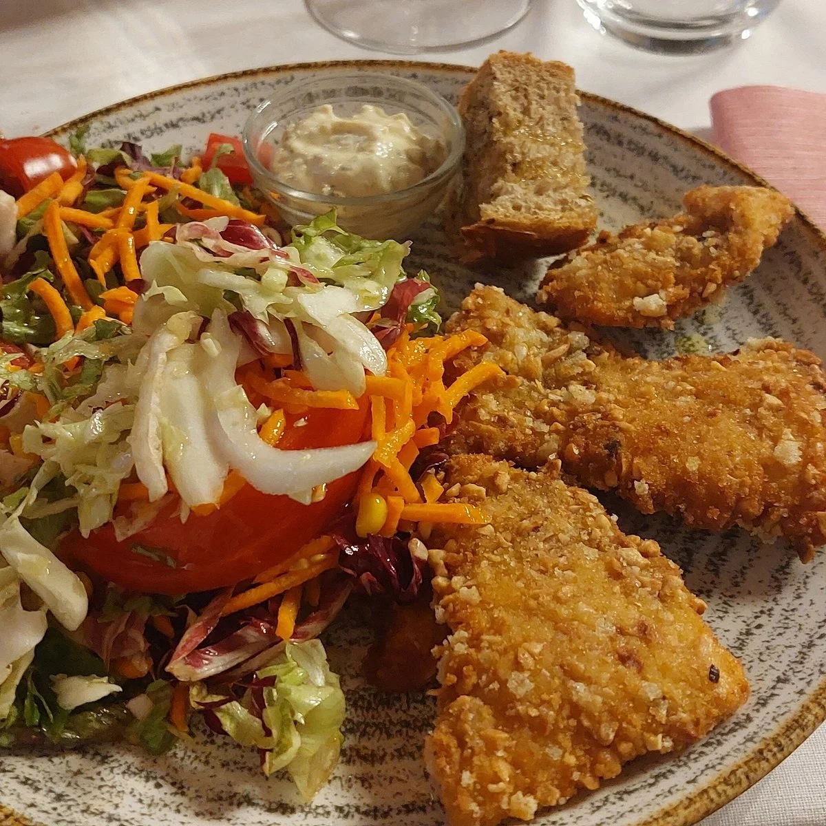 Tagliata di trota con insalata fresca